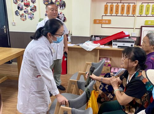 省二院专家团队走进社区，健康科普与义诊服务温暖人心